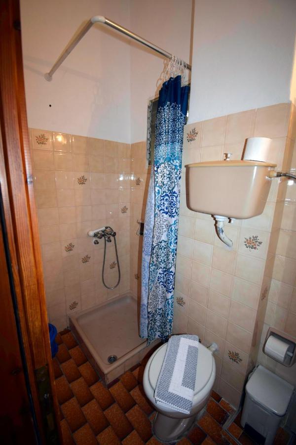 Mega Apartments Tiros Luaran gambar