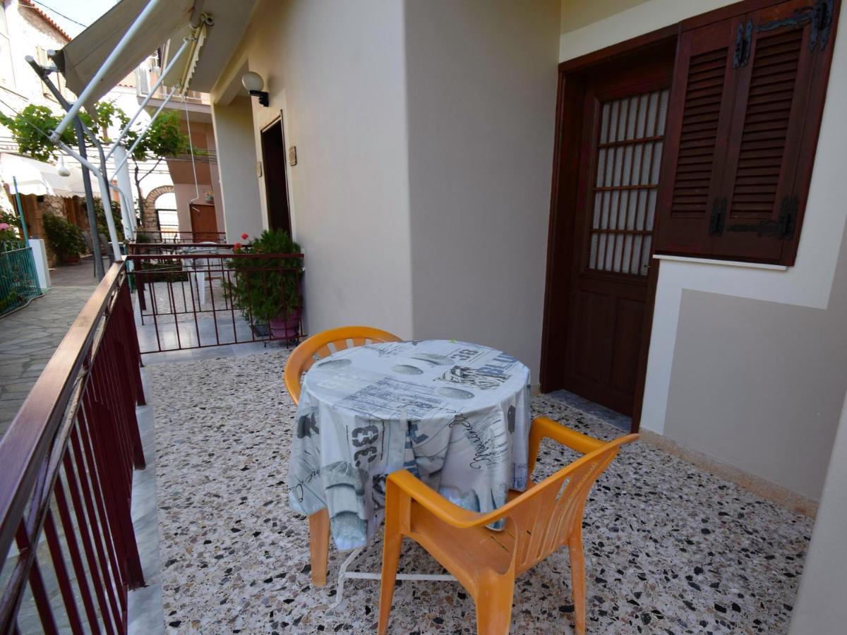 Mega Apartments Tiros Luaran gambar