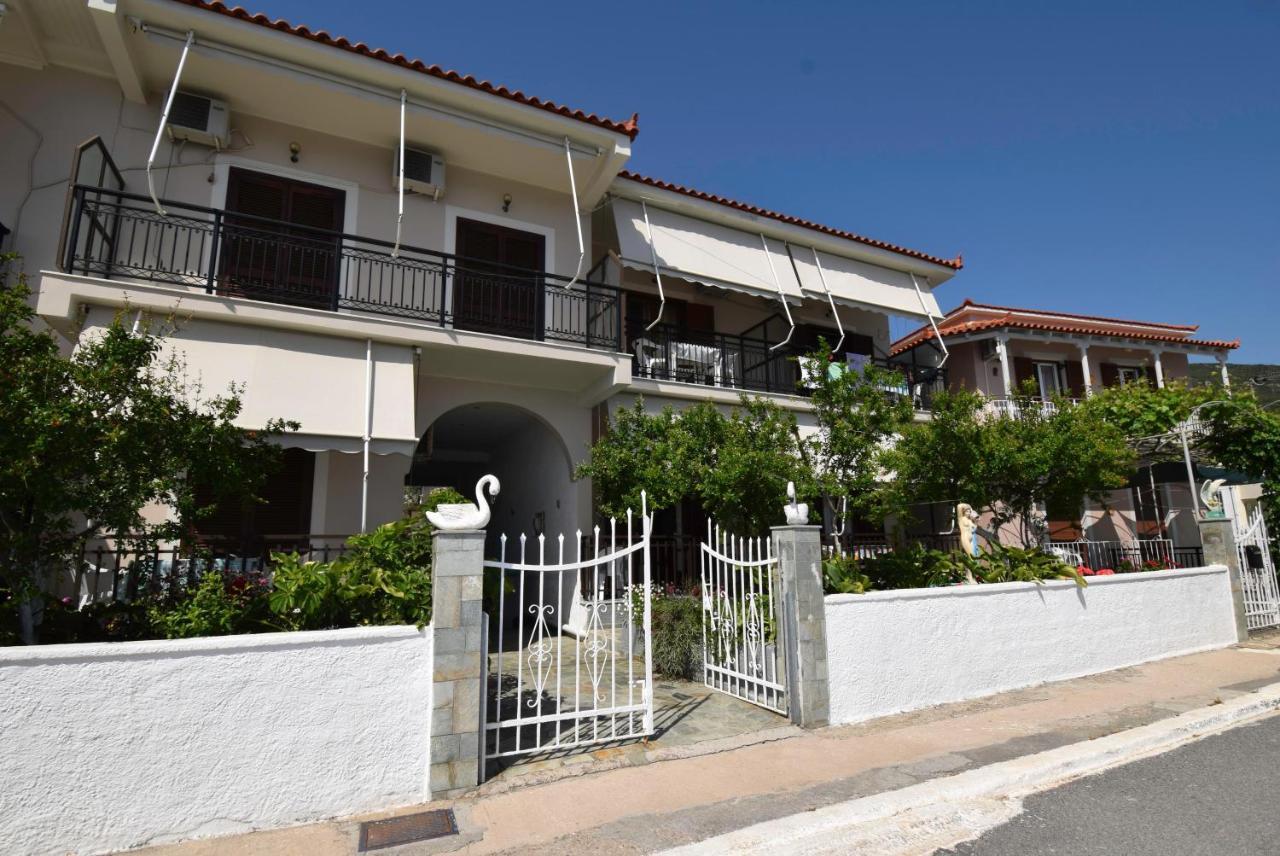 Mega Apartments Tiros Luaran gambar